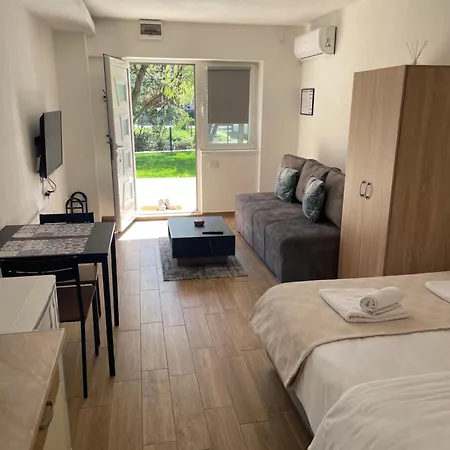 Park Apartment *